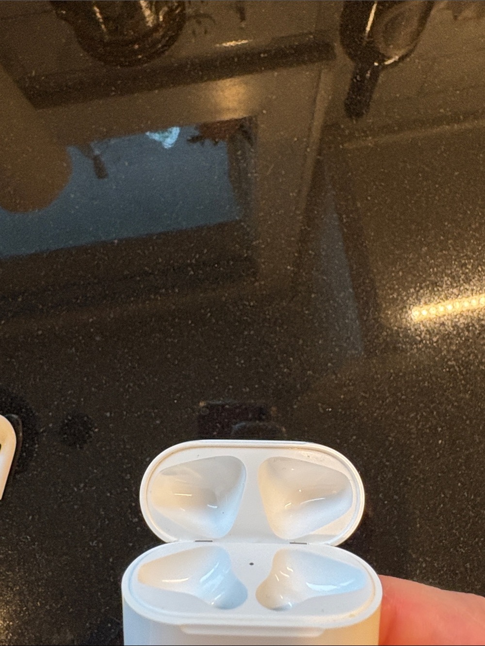 Apple Second Generation AirPod with Charging Case - Picture 3 of 4